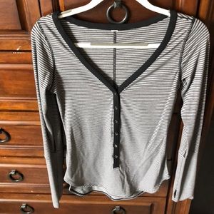 Flattering Lululemon long sleeve top